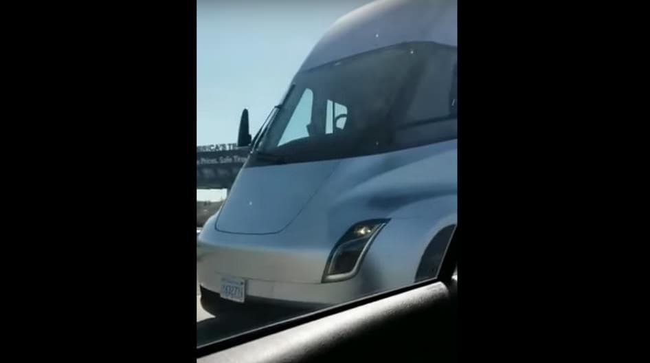 شاحنة تيسلا سيمي