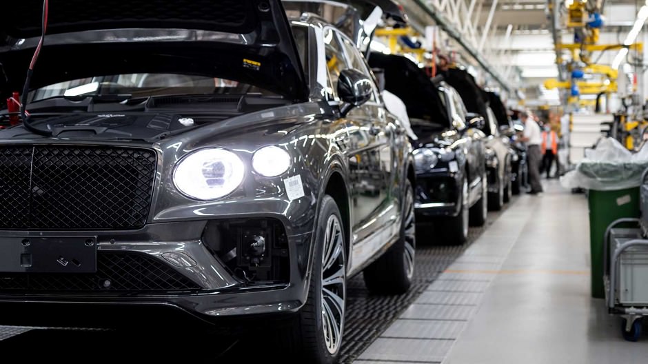 مصنع بنتلي يعلن عن بداية إنتاج سيارات بينتايجا 2021 | عرب جي تي