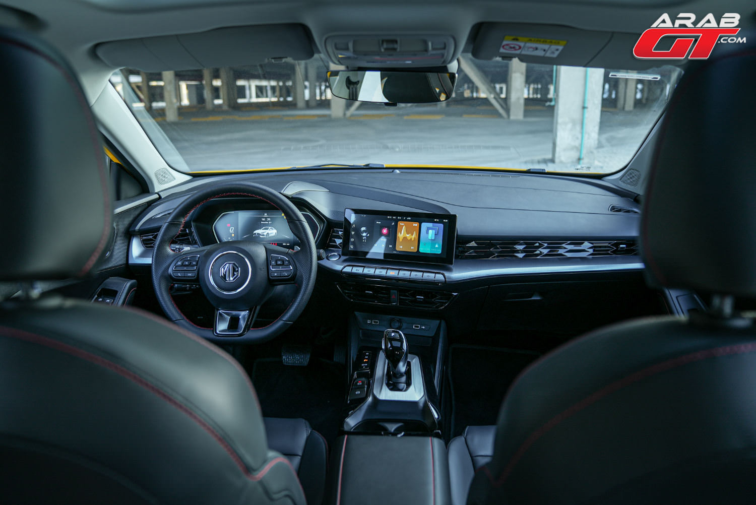 صور داخلية سيارة MG GT 2022