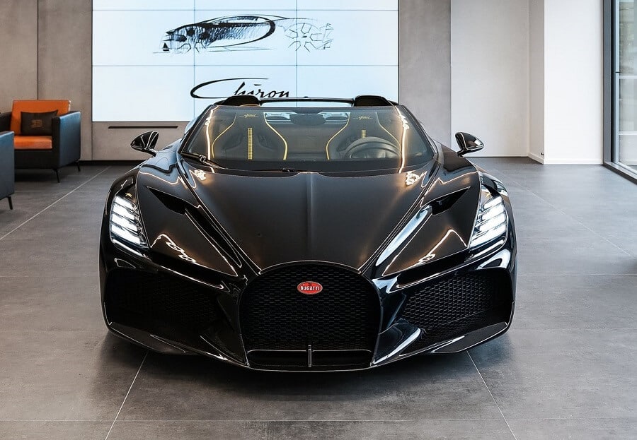 سيارة بوغاتي ميسترال 2024 للبيع