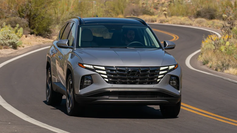 2023 Hyundai Tucson Hybrid Blue - السيارات الأكثر كفاءة في استهلاك البنزين في 2023