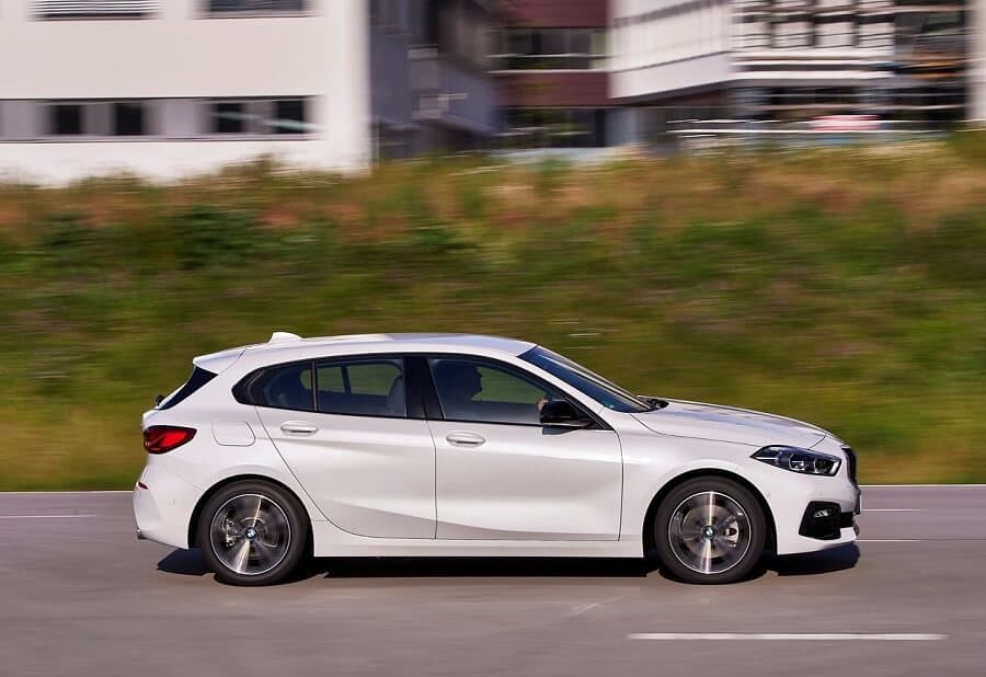 سيارة BMW الفئة الأولى 2023