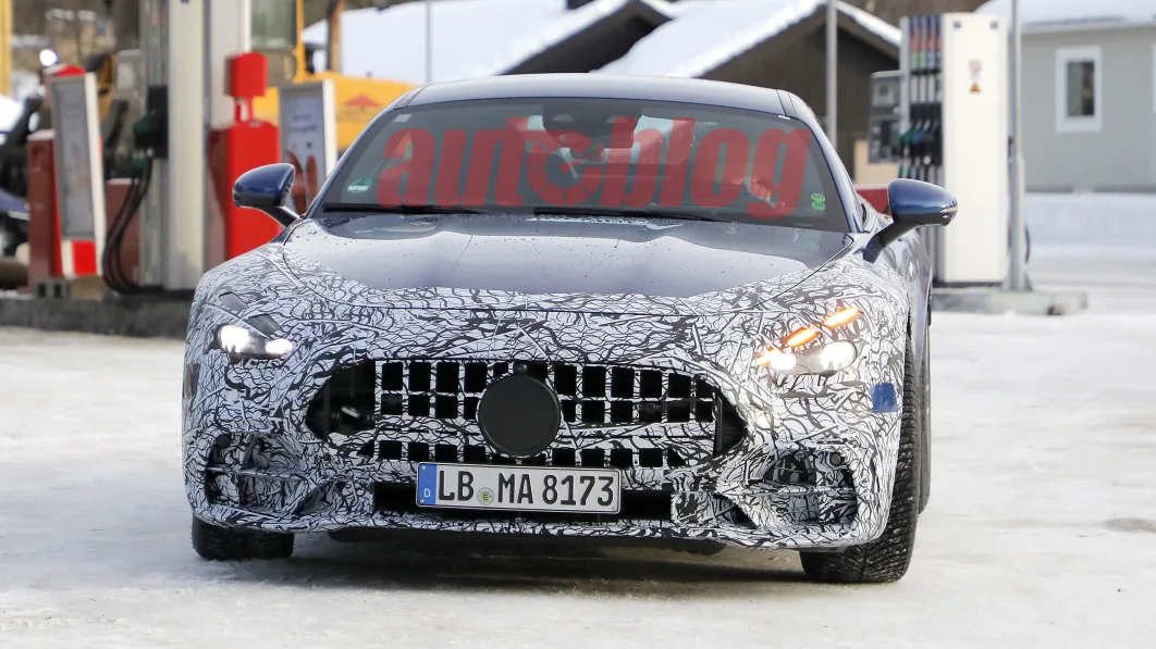 ظهور سيارة 2024 Mercedes-AMG GT Coupe في لقطات تجسس جديدة 5