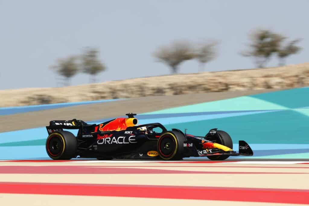 ماكس فيرستابن يفوز بسباق البحرين في الفورمولا 1 2