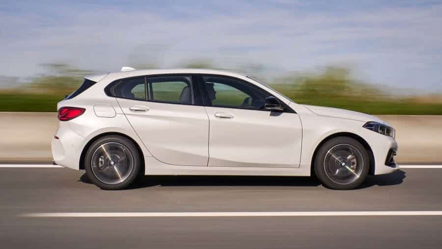 اسعار ومواصفات BMW الفئة الأولى 2022