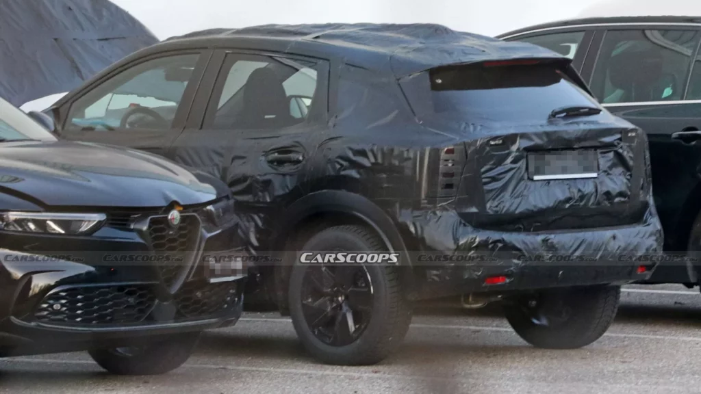 ظهور سيارة نيسان SUV جديدة في صور تجسسية 1