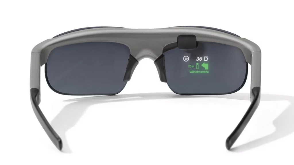 بي إم دبليو تقدّم نظارة ذكية لسائقي الدراجات النارية 4