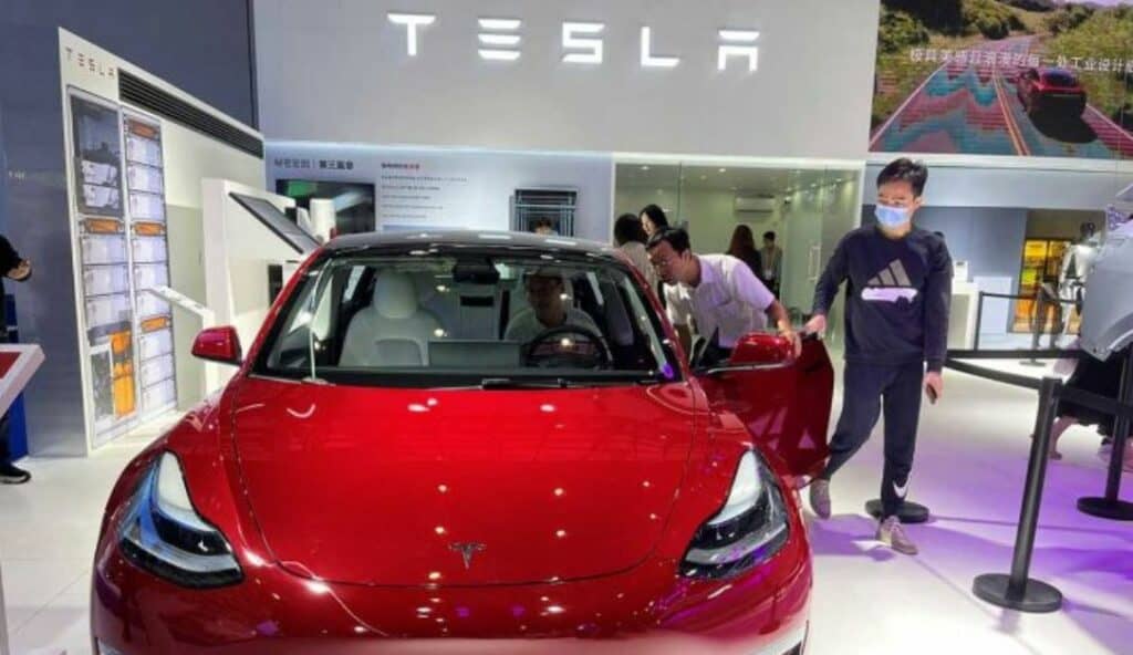 تسلا تخطط لإنتاج سيارة كهربائية جديدة بسعر 24000 دولار 1