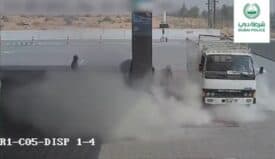 بالإمارات.. عمال محطة وقود يخمدون حريق شاحنة والشرطة تكرمهم