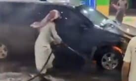 سعودي يخمد حريق سيارة في محطة وقود بخرطوم مياه