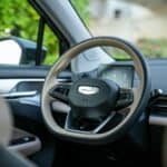 مقود سيارة جيلي