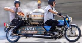 يوتيوبر يحول دراجة نارية إلى فرن بيتزا متنقل