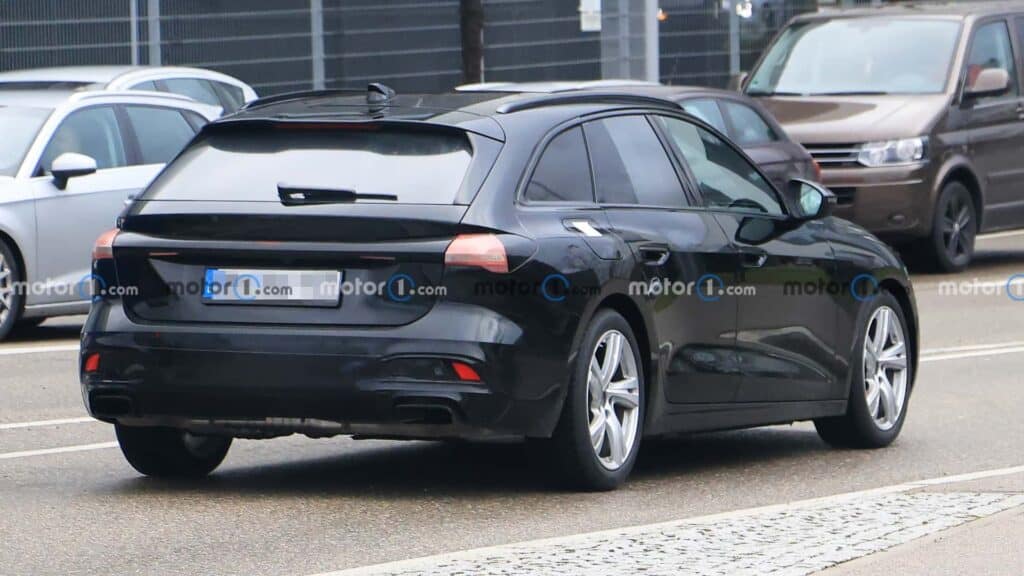 ظهور سيارة اودي A5 Avant الجديدة في أجواء ألمانيا الممطرة 4
