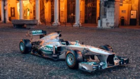 بيع سيارة لويس هاميلتون الفورمولا 1 بمبلغ يفوق سيارة مايكل شوماخر 3