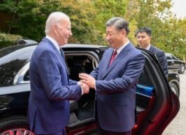 سيارة الرئيس الصيني المصفحة تثير إعجاب الرئيس الأمريكي جو بايدن