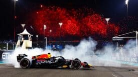 ماكس فيرستابين ينهي بطولة فورمولا 1 2023 بفوزه التاسع عشر في جائزة أبو ظبي الكبرى للفورمولا 1 (2)