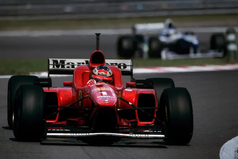 امتلك جزء من تاريخ الفورمولا 1 مع سوار خاص من إطارات سيارة مايكل شوماخر!