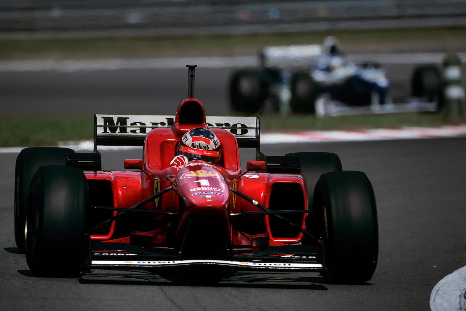 امتلك جزء من تاريخ الفورمولا 1 مع سوار خاص من إطارات سيارة مايكل شوماخر!