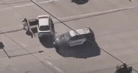 فيديو.. سائق بريوس يدهس امرأة أثناء هروبه من الشرطة