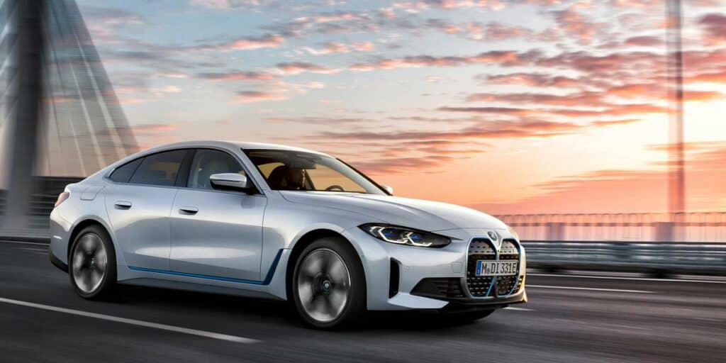 BMW i4 xDrive40 - أفضل السيارات الكهربائية من حيث مدى السير في 2024