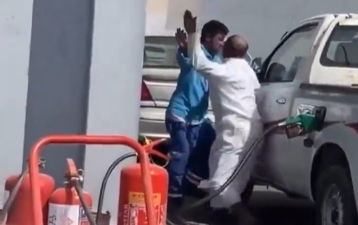الشرطة السعودية تعلق على فيديو متداول لمضاربة عنيفة في محطة وقود