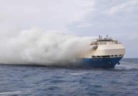 فولكس فاجن تواجه دعاوى قضائية بسبب حريق سفينة تضم 3900 سيارة