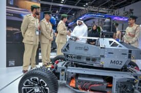 شرطة دبي تعرض مركبة ام02 في القمة الشرطية العالمية 2024