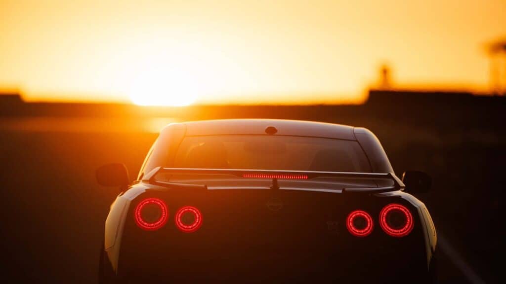 أضواء سيارة نيسان R35 GTR