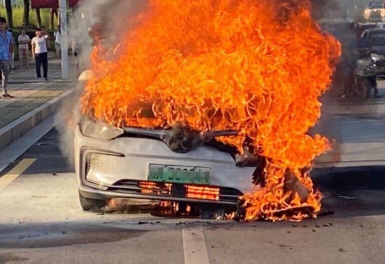 السيارات الكهربائية التي احترقت