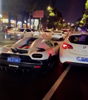 سيارة كوينيجسيج اجيرا ار