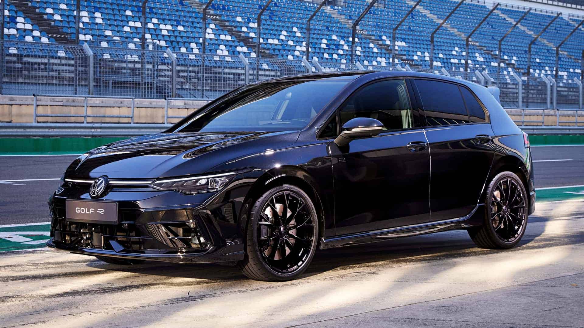 فولكس فاجن جولف R 2025 تتمتع بقوة أكبر | عرب جي تي