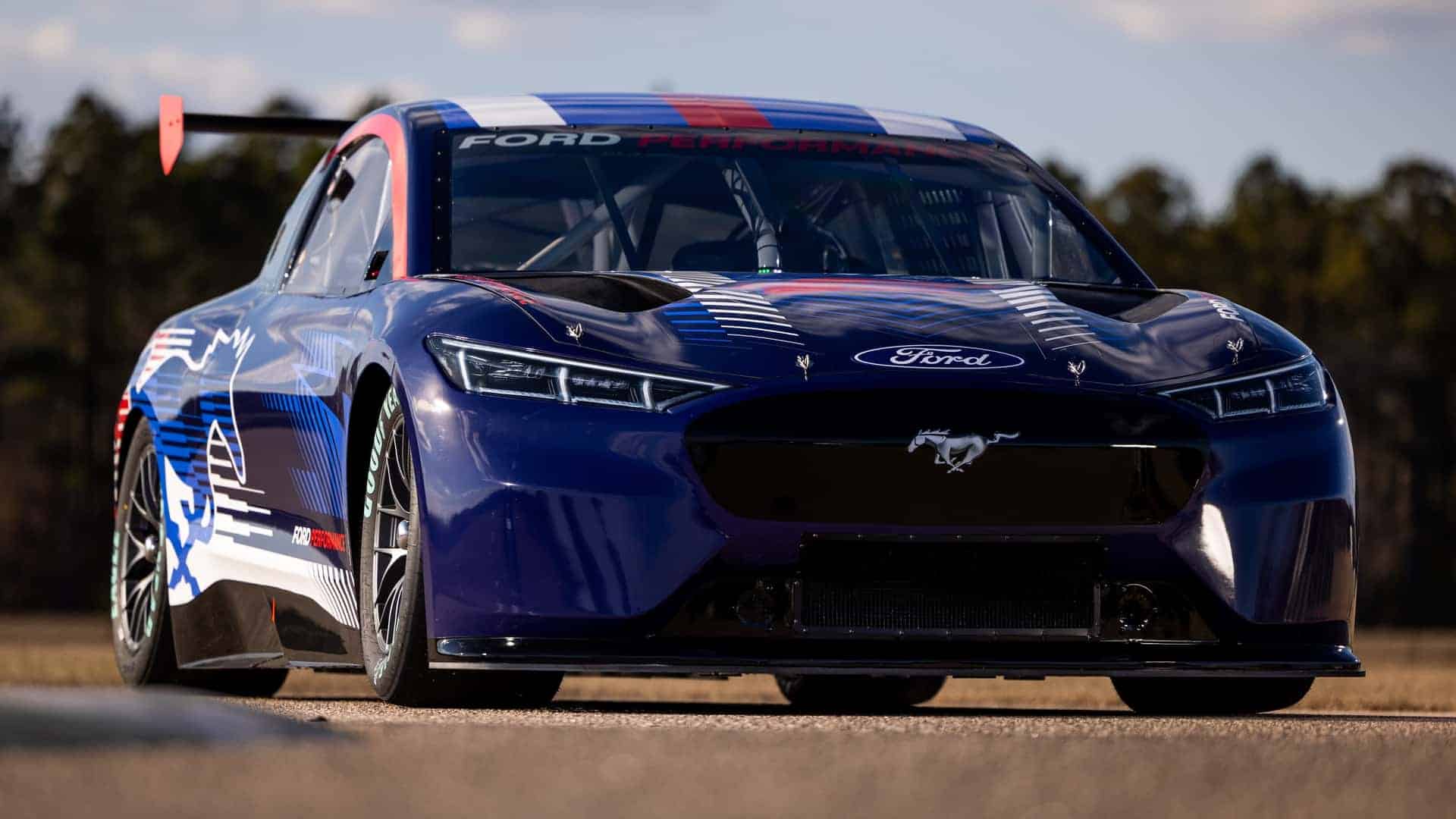 فورد موستنج ماك اي