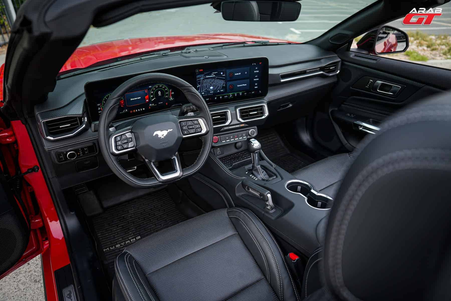 داخلية سيارة موستنج جديدة