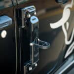 أبواب سيارة جيب جلاديتور معدلة