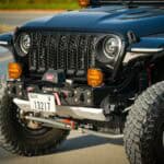 أضواء سيارة جيب جلاديتور معدلة