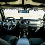 داخلية سيارة جيب جلاديتور معدلة