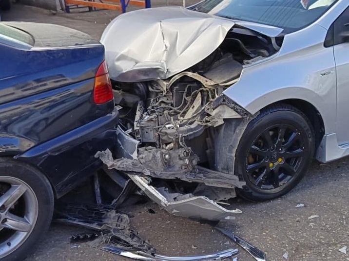 كاميرا توثق لحظة تسبب ميكانيكي في حادث أثناء قيادة سيارة زبون بالأردن
