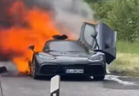 سعرها يتجاوز 2 مليون دولار.. احتراق مرسيدس AMG One بالكامل