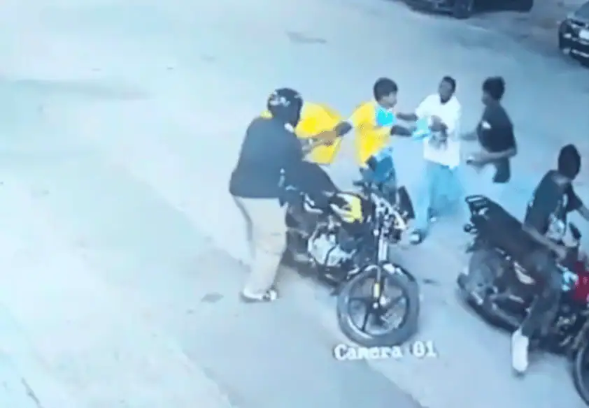 الاعتداء على سائق توصيل