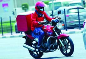 شرطة عجمان تطلق حملة تستهدف سائقي التوصيل.. والمخالفة 400 درهم