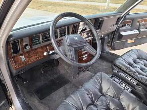 مقود سيارة كرايسلر نيويوركر