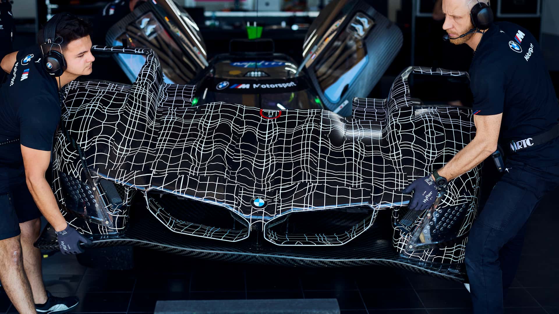 أول ظهور ل BMW M Hybrid V8 نجمة سباقات 2026 