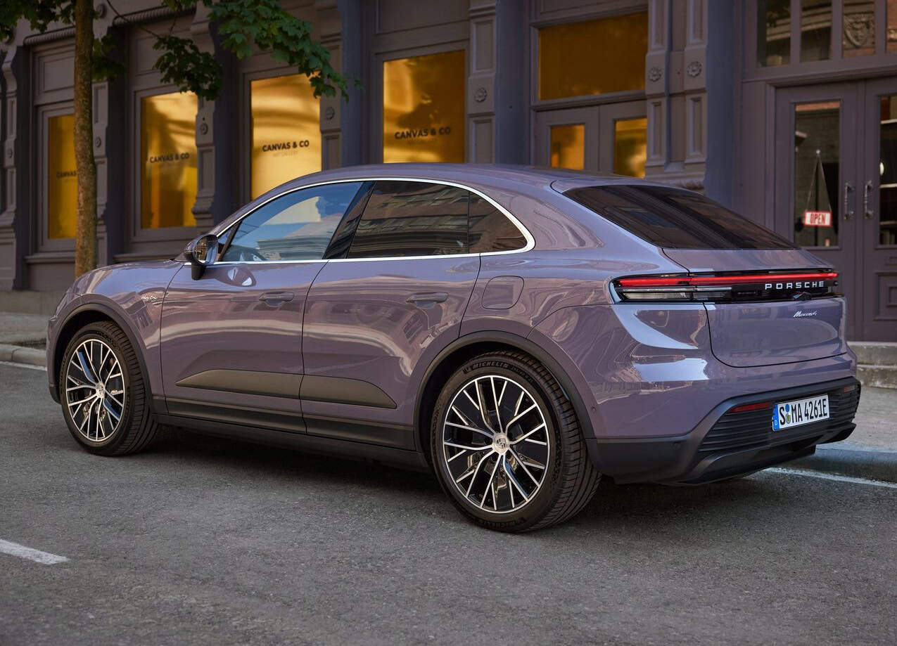 سيارة بورش SUV جديدة