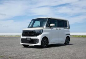 سيارة نيسان روكس