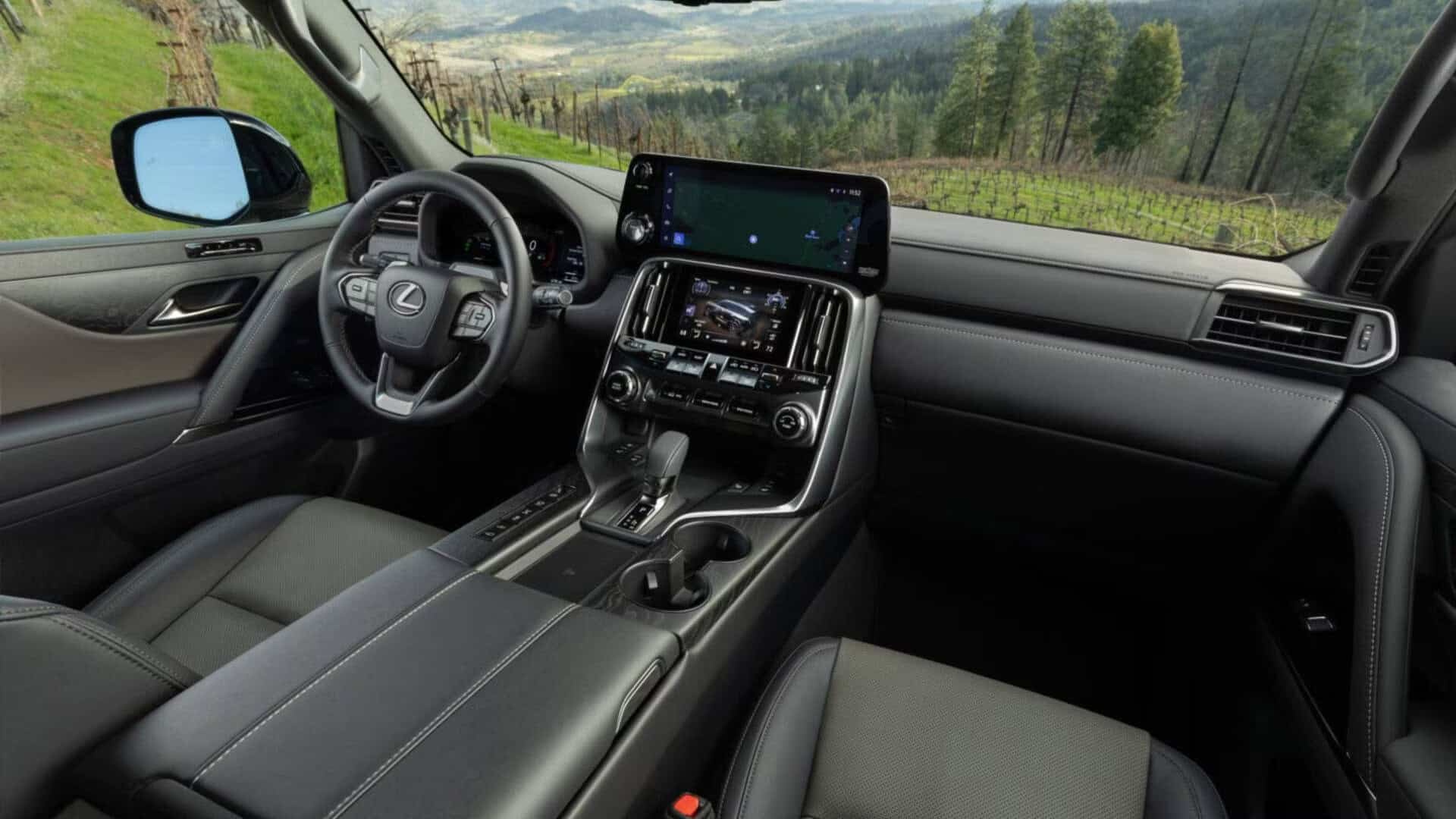 داخلية لكزس LX 2026