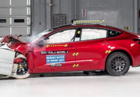 اختبار تصادم تسلا موديل 3 2025