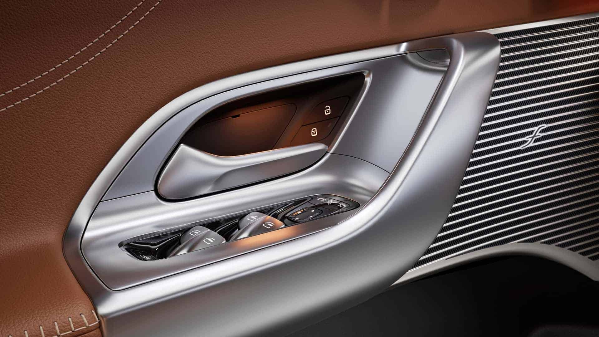 أبواب سيارة مرسيدس GLC 2026 الكهربائية