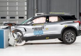 اختبار تصادم شيفروليه بليزر الكهربائية 2025