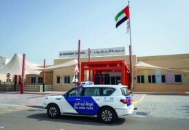 شرطة أبوظبي تنشر فيديو تحذيري للسائقين أثناء القيادة قرب المدارس