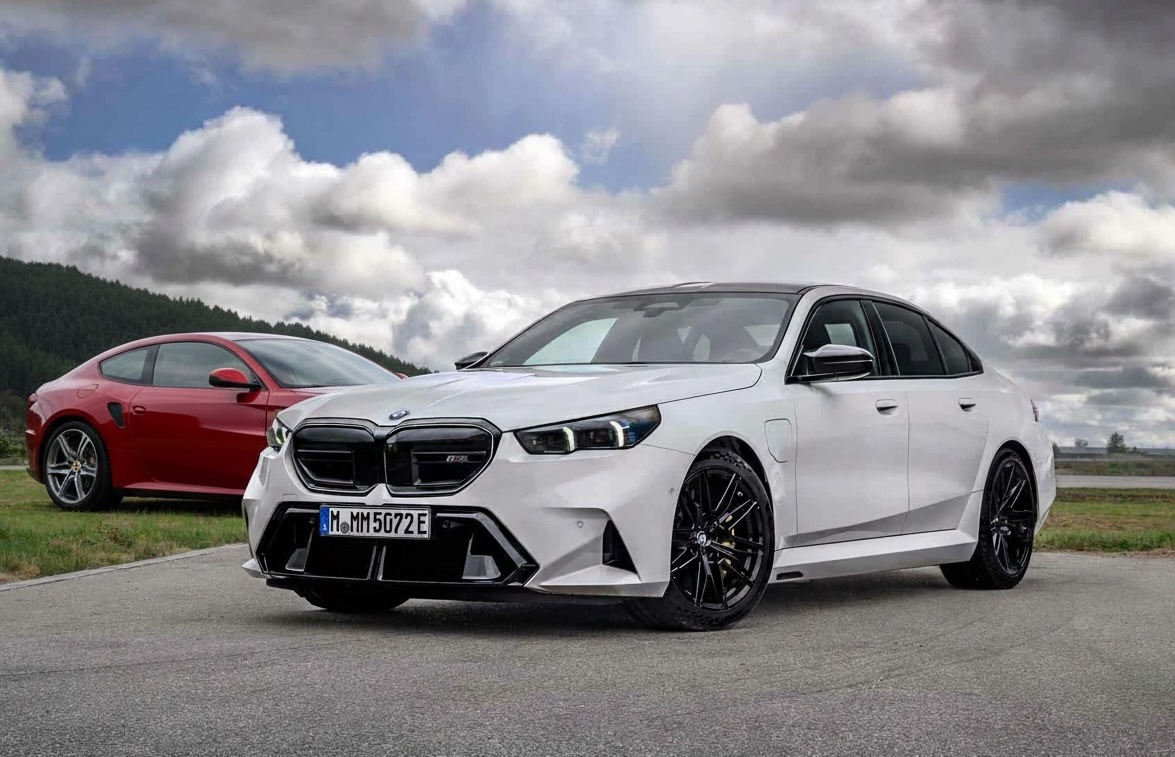سعر سيارة فيراري عائلية مستعملة حالياً أرخص من BMW M5 2026 